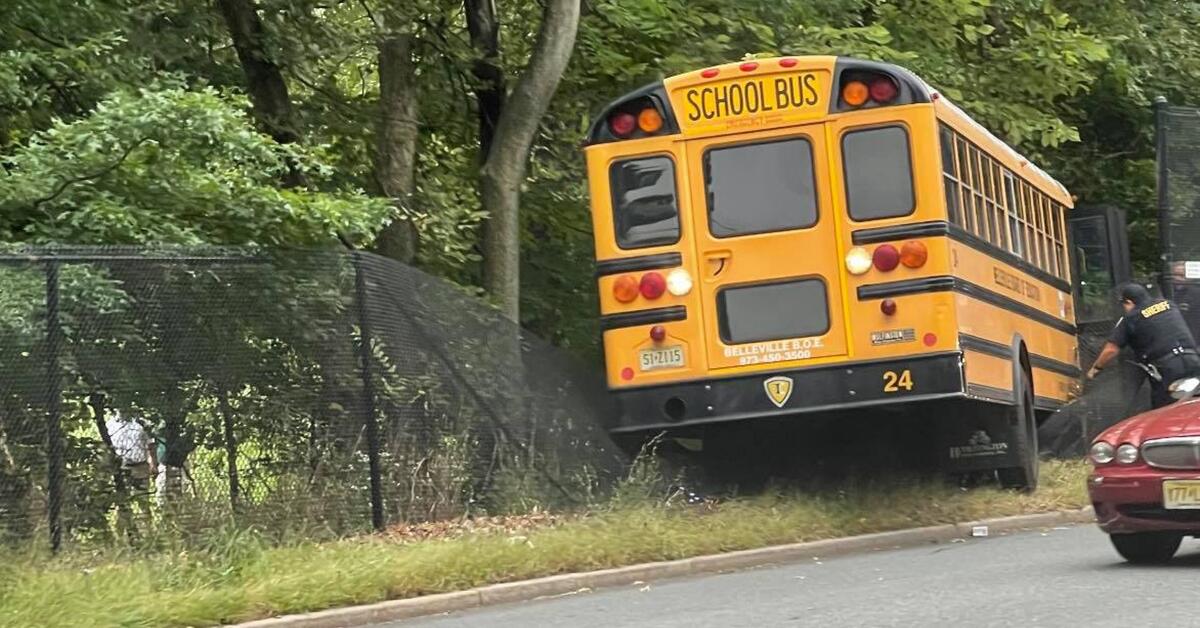 Breaking Injuries Reported In Belleville School Bus Crash 5684